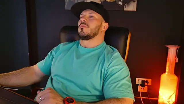 AngeloEric online show from April 21, 9:37 am