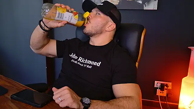 AngeloEric online show from October 22, 12:31 pm