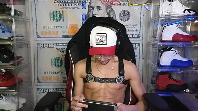 MoeLovesBearss online show from January 29, 2:21 pm