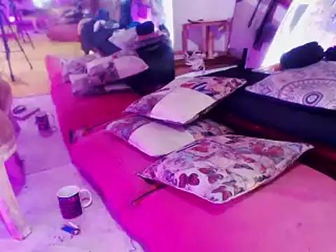 laye19 online show from January 17, 2:39 pm