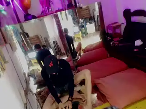 laye19 online show from January 31, 6:47 pm