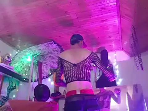 laye19 online show from December 10, 11:53 pm