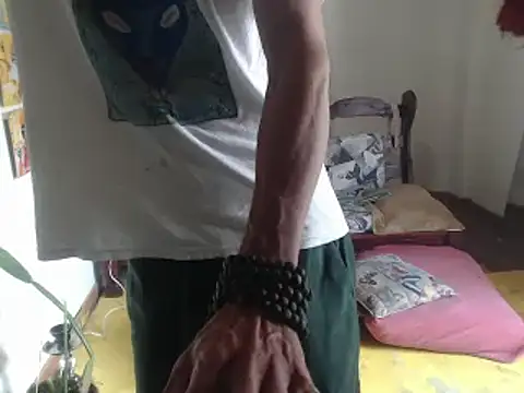 laye19 online show from February 7, 3:30 pm