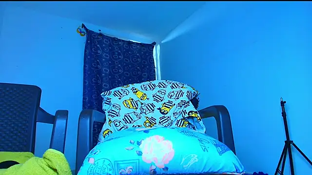 Thomass00 online show from February 19, 5:04 am