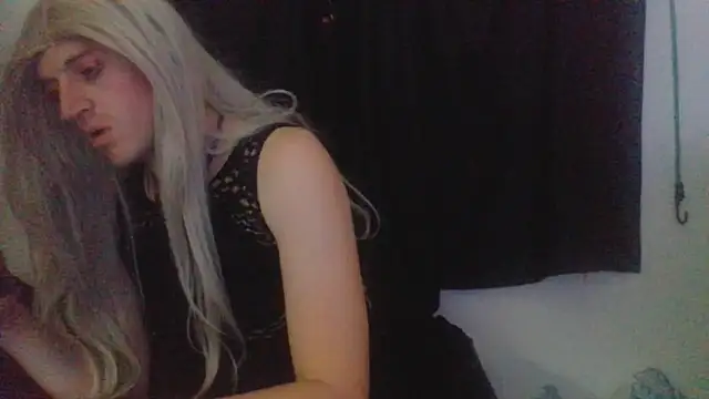 Snapshot of sexyblondetrans chatting on October 4, 9:36 am sexyblondetrans online show from October 4, 9:36 am
