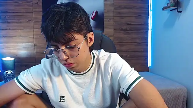 Snapshot of jhoellx chatting on October 15, 8:16 pm jhoellx online show from October 15, 8:16 pm