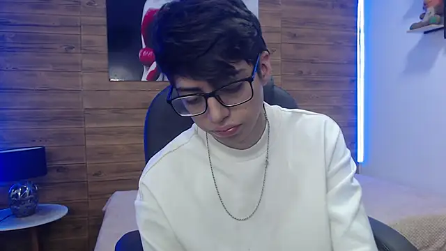 Snapshot of jhoellx chatting on February 8, 12:50 pm jhoellx online show from February 8, 12:50 pm