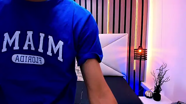 Liam crox online show from March 12, 12:57 pm