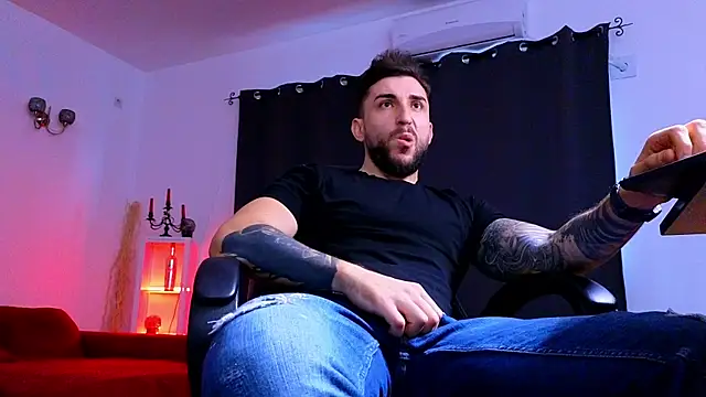 MightyAaron66 online show from November 13, 6:40 am