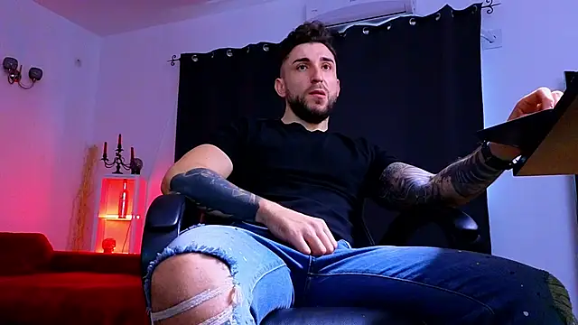 MightyAaron66 online show from December 5, 8:32 am