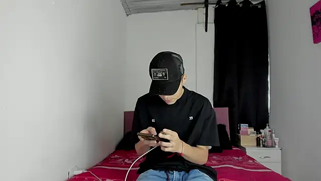 HeellBoy  online show from March 18, 7:39 pm