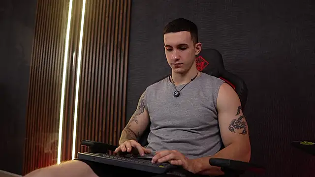 JacksonOlsenn online show from March 27, 8:32 pm