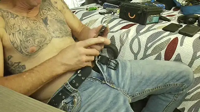 overaveragefreak4you online show from April 18, 9:43 am