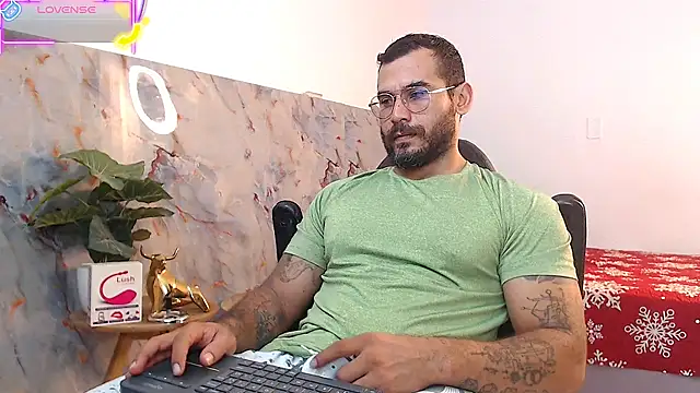 Snapshot of hanz_col chatting on October 6, 11:48 am hanz col online show from October 6, 11:48 am