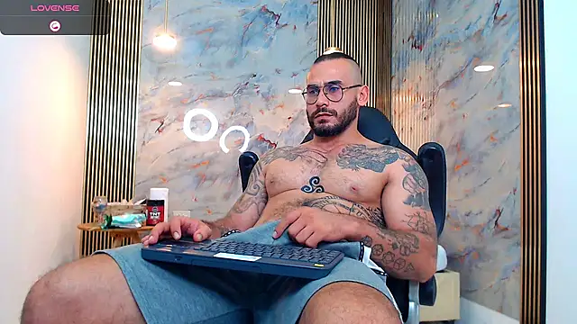 Snapshot of hanz_col chatting on January 10, 7:04 am hanz col online show from January 10, 7:04 am