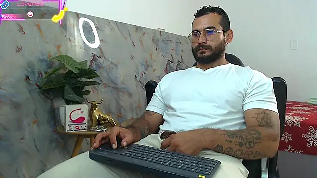 Snapshot of hanz_col chatting on October 8, 3:27 pm hanz col online show from October 8, 3:27 pm