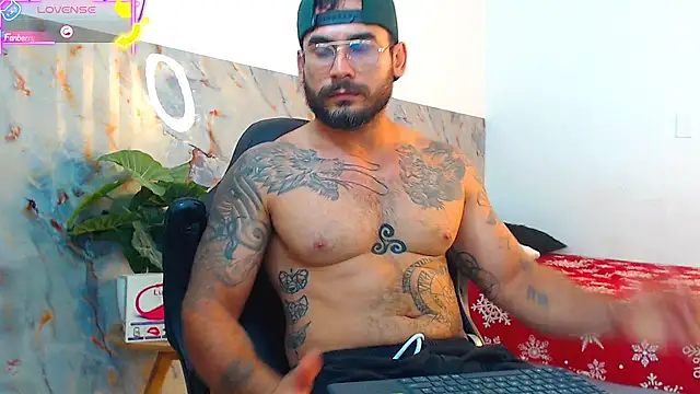 Snapshot of hanz_col chatting on October 3, 2:22 pm hanz col online show from October 3, 2:22 pm