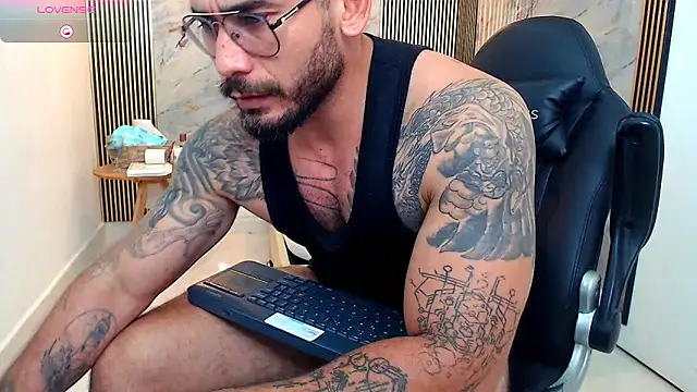 Snapshot of hanz_col chatting on January 18, 3:13 am hanz col online show from January 18, 3:13 am