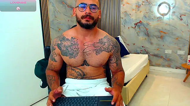 Snapshot of hanz_col chatting on March 5, 12:44 pm hanz col online show from March 5, 12:44 pm