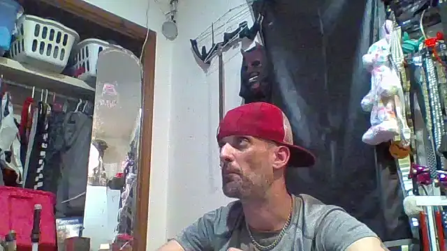 Snapshot of slinginbigD chatting on September 23, 7:57 pm slinginbigD online show from September 23, 7:57 pm