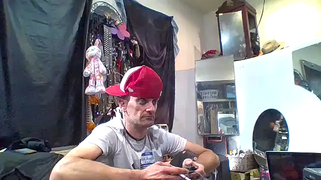 Snapshot of slinginbigD chatting on September 27, 7:17 am slinginbigD online show from September 27, 7:17 am