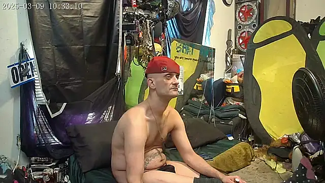 Snapshot of slinginbigD chatting on March 9, 4:33 pm slinginbigD online show from March 9, 4:33 pm