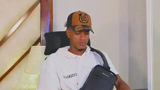 Snapshot of AaronCruz_ chatting on December 21, 7:38 pm AaronCruz online show from December 21, 7:38 pm