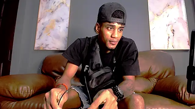 Snapshot of AaronCruz_ chatting on January 10, 7:43 pm AaronCruz online show from January 10, 7:43 pm