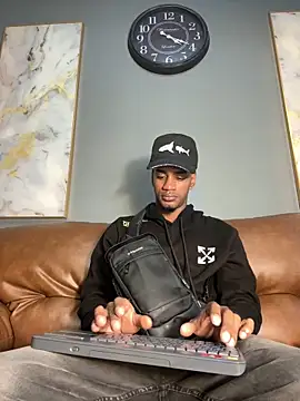 Snapshot of AaronCruz_ chatting on December 29, 1:49 pm AaronCruz online show from December 29, 1:49 pm
