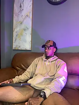 Snapshot of AaronCruz_ chatting on February 1, 7:23 pm AaronCruz online show from February 1, 7:23 pm