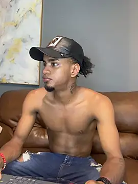 Snapshot of AaronCruz_ chatting on February 3, 7:31 pm AaronCruz online show from February 3, 7:31 pm