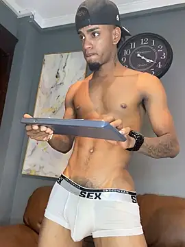 Snapshot of AaronCruz_ chatting on January 27, 7:24 pm AaronCruz online show from January 27, 7:24 pm