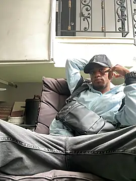 Snapshot of AaronCruz_ chatting on February 12, 1:06 pm AaronCruz online show from February 12, 1:06 pm
