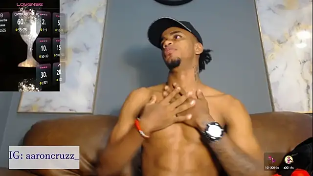 Snapshot of AaronCruz_ chatting on January 9, 1:24 pm AaronCruz online show from January 9, 1:24 pm