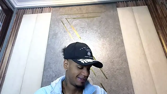 Snapshot of AaronCruz_ chatting on February 25, 1:06 pm AaronCruz online show from February 25, 1:06 pm