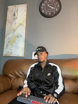Snapshot of AaronCruz_ chatting on February 6, 7:18 pm AaronCruz online show from February 6, 7:18 pm