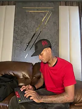 Snapshot of AaronCruz_ chatting on March 19, 7:27 pm AaronCruz online show from March 19, 7:27 pm