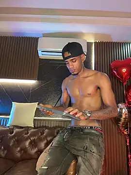 AaronCruz  online show from February 15, 1:30 pm