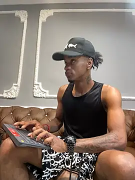 Snapshot of AaronCruz_ chatting on December 26, 1:54 pm AaronCruz online show from December 26, 1:54 pm