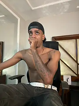 Snapshot of AaronCruz_ chatting on December 18, 8:25 pm AaronCruz online show from December 18, 8:25 pm