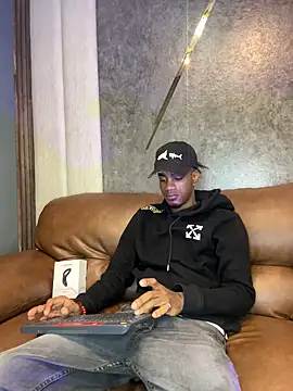 Snapshot of AaronCruz_ chatting on February 18, 12:49 pm AaronCruz online show from February 18, 12:49 pm