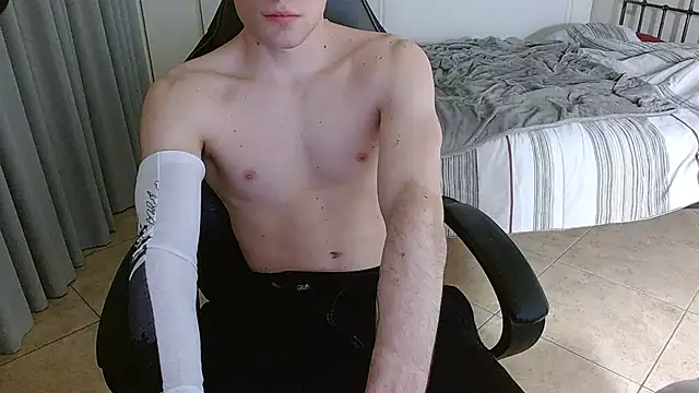 FitGuyDream online show from November 24, 12:11 am