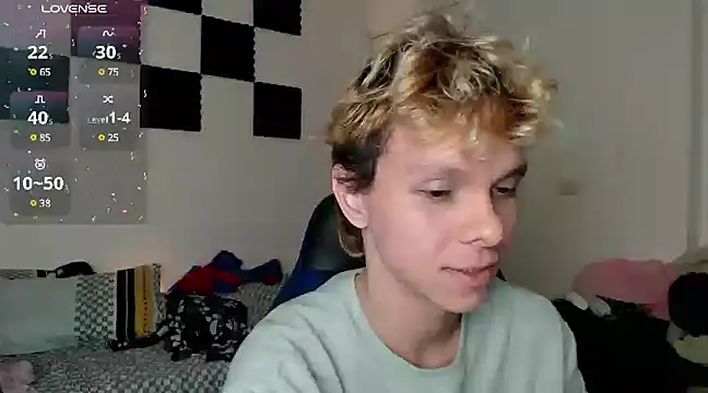 Snapshot of bryamado69 chatting on December 17, 10:55 am bryamado69 online show from December 17, 10:55 am
