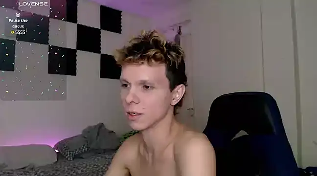 Snapshot of bryamado69 chatting on February 5, 5:20 am bryamado69 online show from February 5, 5:20 am