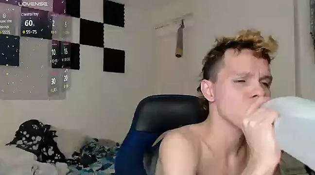 Snapshot of bryamado69 chatting on January 8, 10:37 am bryamado69 online show from January 8, 10:37 am