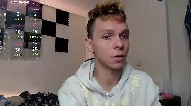 Snapshot of bryamado69 chatting on January 3, 9:15 pm bryamado69 online show from January 3, 9:15 pm