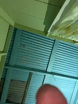 islandvybee55 online show from January 19, 2:58 am