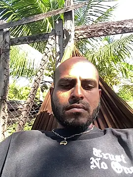 islandvybee55 online show from January 9, 2:11 pm