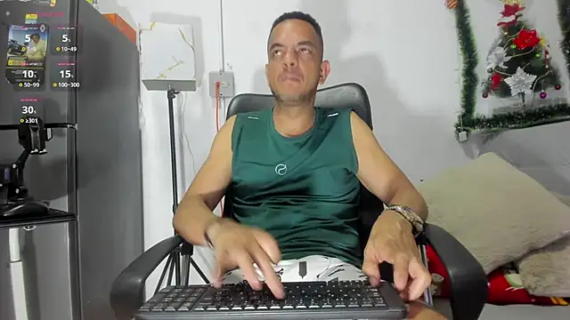 latinmartin73 online show from December 5, 4:09 am