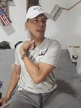 latinmartin73 online show from November 16, 10:12 pm